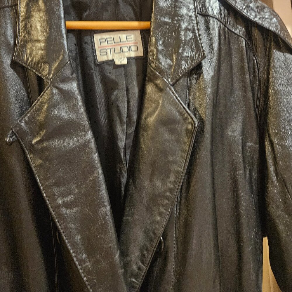 Pele Woman's medium size leather trench coat